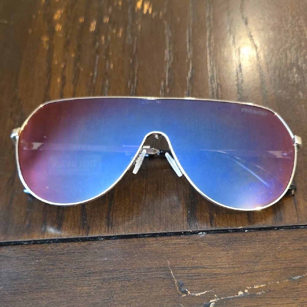 Steve Madden Men’s Blue to Purple Gradient Aviator Sunglasses